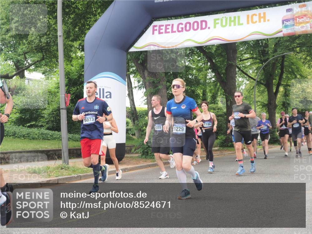 29.06.2025 - hella hamburg halbmarathon KatJ http://msf.ph/oto/8524671 29.06.2025 10:52:13 Zwischen KM18-KM19 1186, 1229, 2136, 2490, 5073, 6706, 7907 meine-sportfotos.de