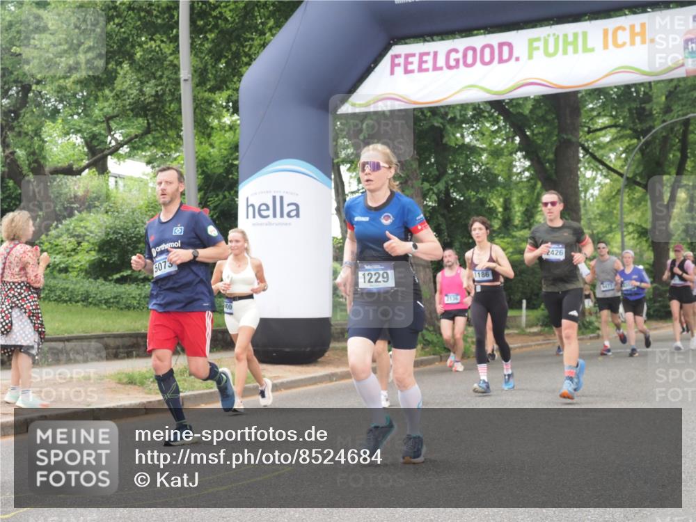 29.06.2025 - hella hamburg halbmarathon KatJ http://msf.ph/oto/8524684 29.06.2025 10:52:13 Zwischen KM18-KM19 1186, 1229, 2136, 2490, 5073, 6706, 7907 meine-sportfotos.de