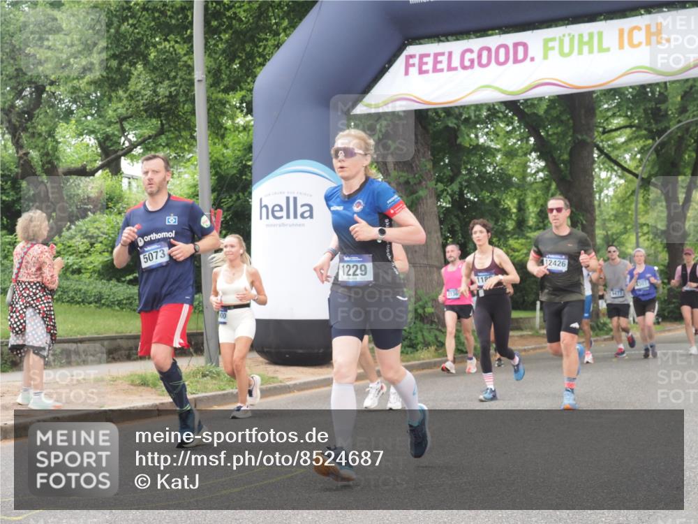 29.06.2025 - hella hamburg halbmarathon KatJ http://msf.ph/oto/8524687 29.06.2025 10:52:14 Zwischen KM18-KM19 1186, 1229, 2136, 2490, 4307, 5073, 6322, 6706, 7907 meine-sportfotos.de