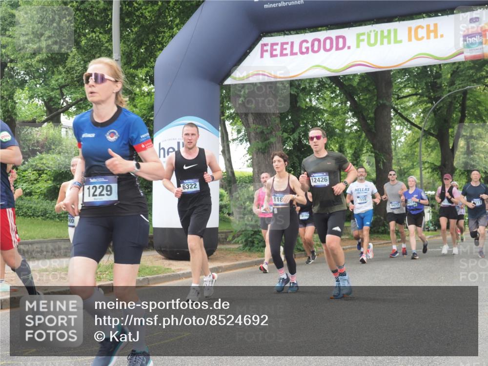 29.06.2025 - hella hamburg halbmarathon KatJ http://msf.ph/oto/8524692 29.06.2025 10:52:14 Zwischen KM18-KM19 1186, 1229, 2136, 2490, 4307, 5073, 6322, 6706, 7907 meine-sportfotos.de