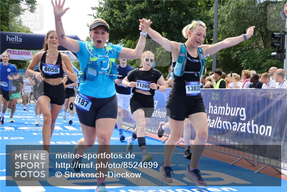29.06.2025 - hella hamburg halbmarathon Strokosch-Dieckow http://msf.ph/oto/8524699 29.06.2025 11:27:36 Ziel 1187, 2249, 3185, 3707, 4161, 4198, 6285, 6347, 6578, 7295, 7375, 7604, 8050, 8433, 8538, 10013, 11269, 11787, 12319, 12663, 12958, 13820, 14105, 15153, 15456, 16451, 18070, 18071 meine-sportfotos.de