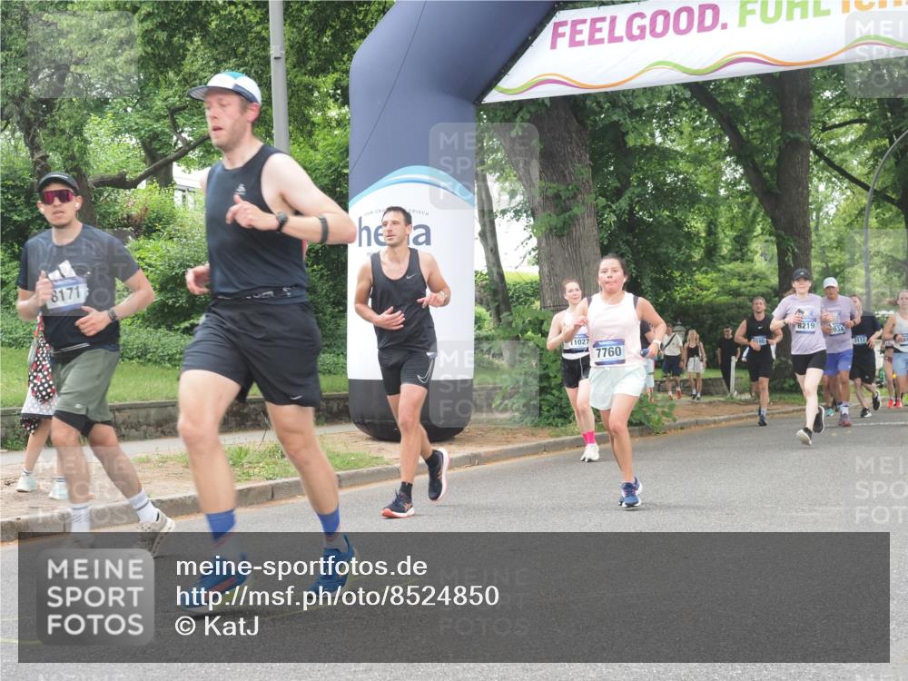29.06.2025 - hella hamburg halbmarathon KatJ http://msf.ph/oto/8524850 29.06.2025 10:52:24 Zwischen KM18-KM19 1062, 1559, 3328, 7760, 7888, 8171, 8219 meine-sportfotos.de