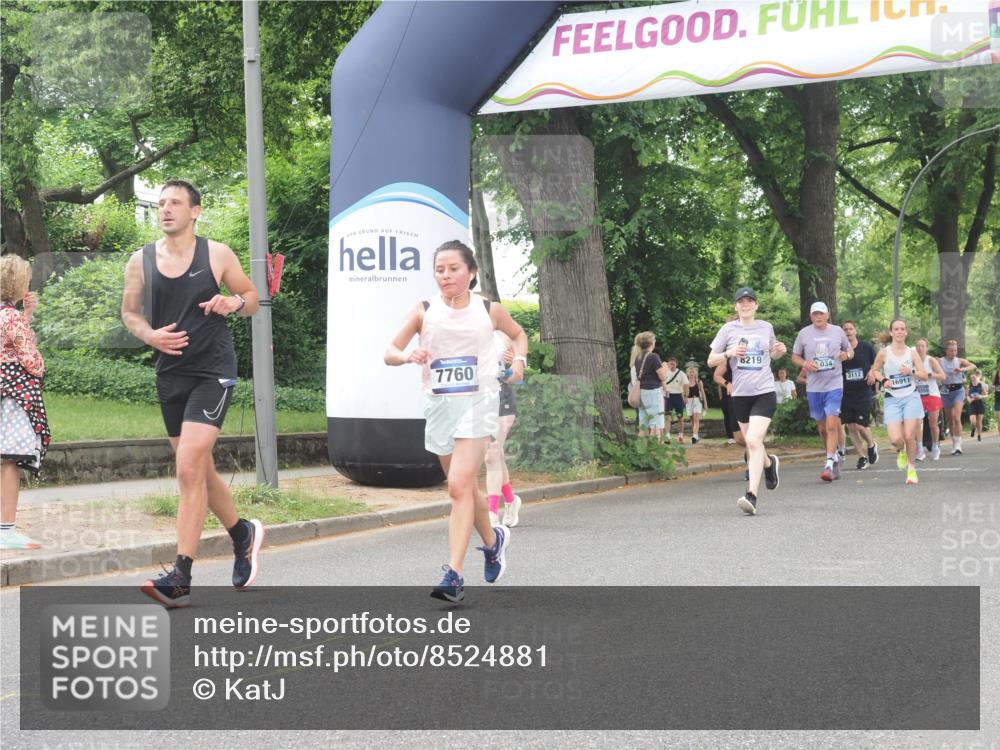 29.06.2025 - hella hamburg halbmarathon KatJ http://msf.ph/oto/8524881 29.06.2025 10:52:24 Zwischen KM18-KM19 1062, 1559, 3328, 7760, 7888, 8171, 8219 meine-sportfotos.de