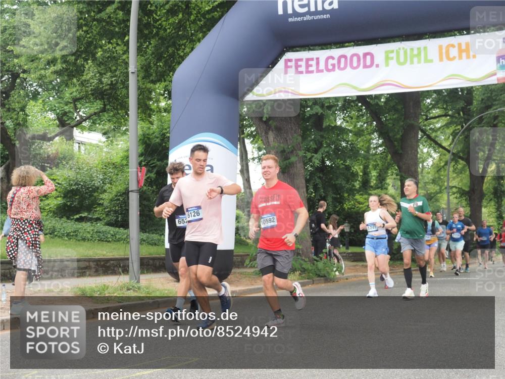 29.06.2025 - hella hamburg halbmarathon KatJ http://msf.ph/oto/8524942 29.06.2025 11:01:51 Zwischen KM18-KM19 1240, 1622, 1749, 2108, 5631, 6126, 6522 meine-sportfotos.de