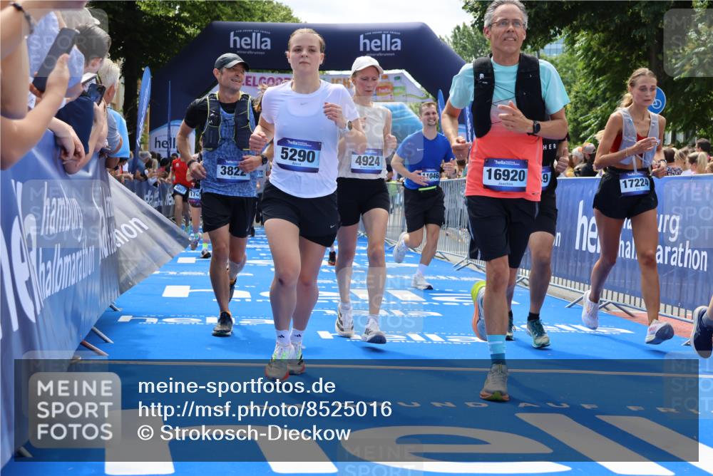29.06.2025 - hella hamburg halbmarathon Strokosch-Dieckow http://msf.ph/oto/8525016 29.06.2025 11:27:56 Ziel 1747, 1836, 2526, 3424, 3579, 3822, 3825, 3826, 4349, 4807, 4924, 5290, 5767, 7348, 9078, 9807, 9913, 10354, 10435, 11046, 12710, 12874, 14216, 14347, 16107, 16920, 17068, 17224, 17857, 18322, 18503 meine-sportfotos.de