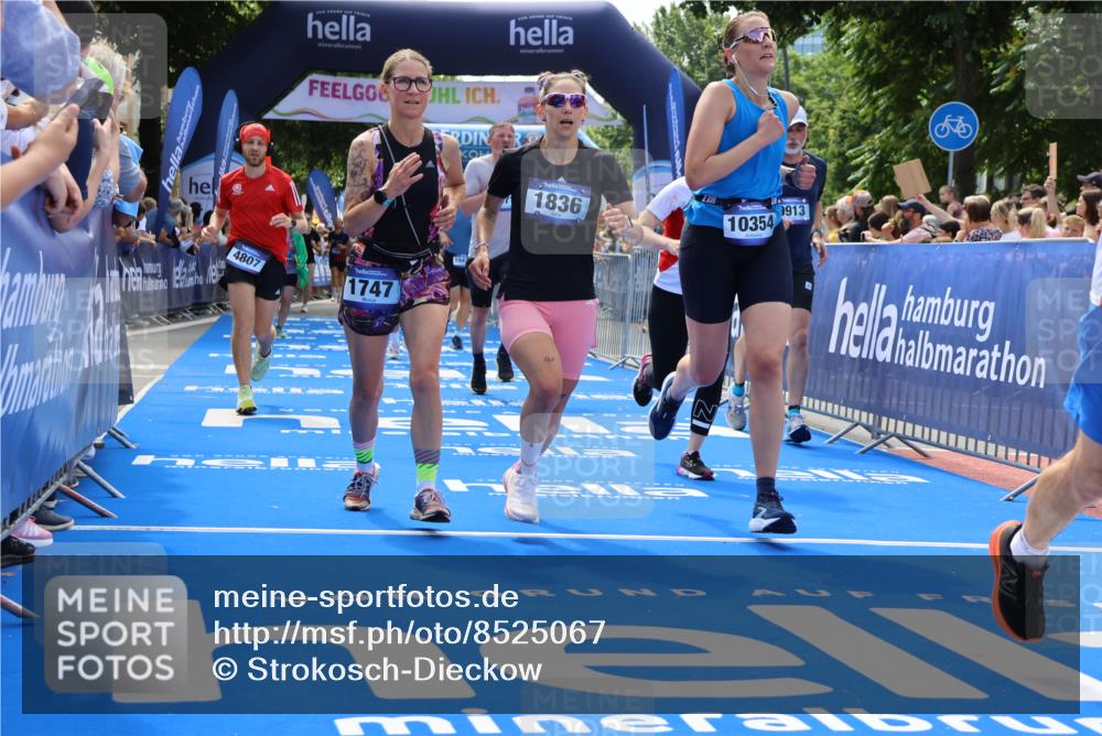 29.06.2025 - hella hamburg halbmarathon Strokosch-Dieckow http://msf.ph/oto/8525067 29.06.2025 11:27:59 Ziel 1747, 1836, 2526, 3424, 3579, 3822, 4349, 4807, 4924, 5290, 5838, 7266, 7348, 9078, 9807, 9913, 10354, 10435, 11046, 12710, 12844, 12874, 14216, 14347, 14986, 16010, 16107, 16920, 17068, 17224, 18503 meine-sportfotos.de