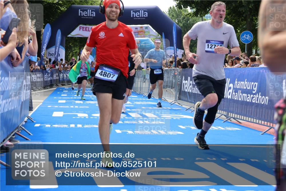 29.06.2025 - hella hamburg halbmarathon Strokosch-Dieckow http://msf.ph/oto/8525101 29.06.2025 11:28:01 Ziel 1747, 1836, 2526, 2831, 2832, 3424, 3579, 3822, 4349, 4807, 4924, 5290, 5838, 7266, 7348, 8962, 9078, 9913, 10354, 10435, 11046, 12710, 12844, 12874, 14347, 14986, 16010, 16107, 16920, 17224 meine-sportfotos.de
