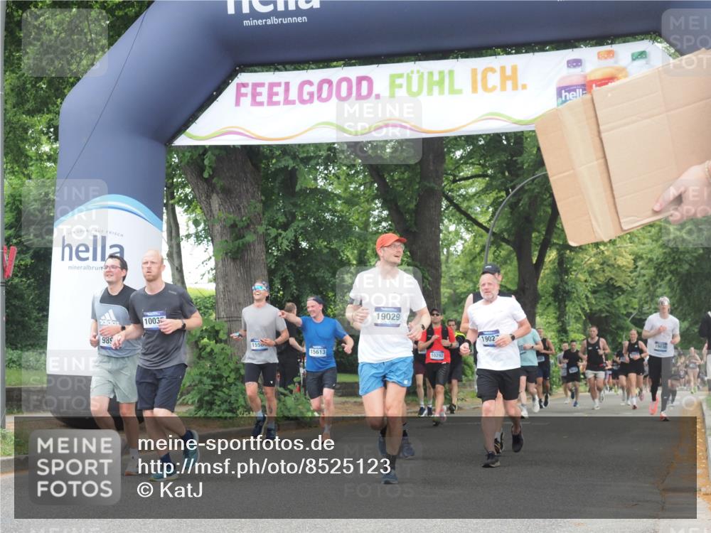 29.06.2025 - hella hamburg halbmarathon KatJ http://msf.ph/oto/8525123 29.06.2025 11:01:57 Zwischen KM18-KM19 1440, 1553, 1749, 2259, 6126, 6254, 6522 meine-sportfotos.de