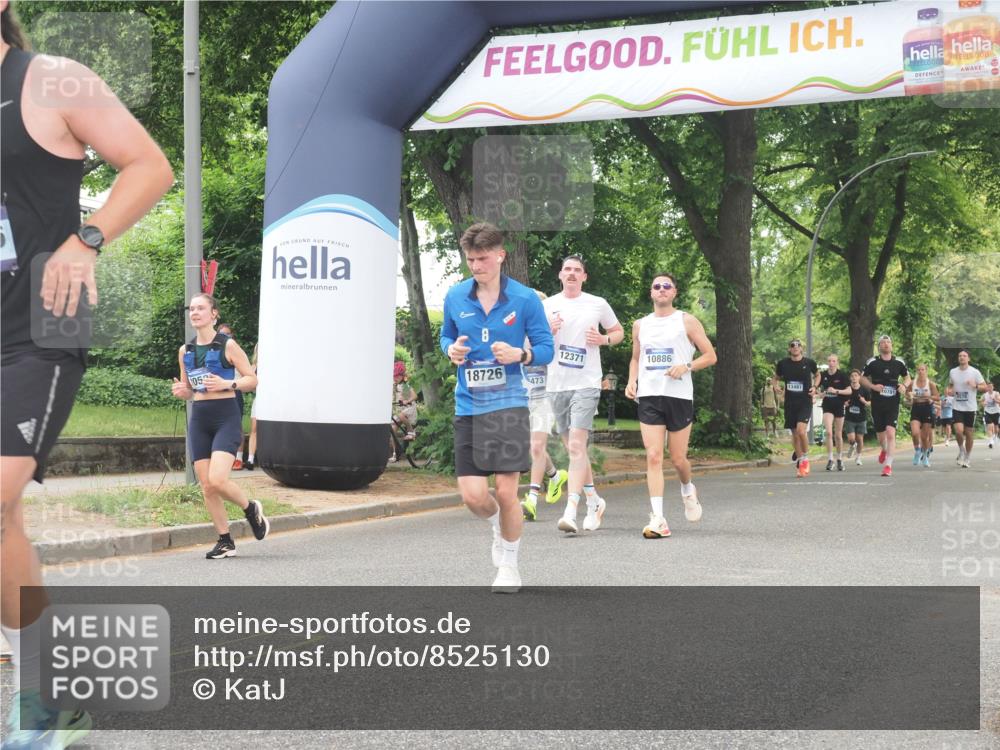 29.06.2025 - hella hamburg halbmarathon KatJ http://msf.ph/oto/8525130 29.06.2025 10:52:36 Zwischen KM18-KM19 6590, 7826, 8405 meine-sportfotos.de