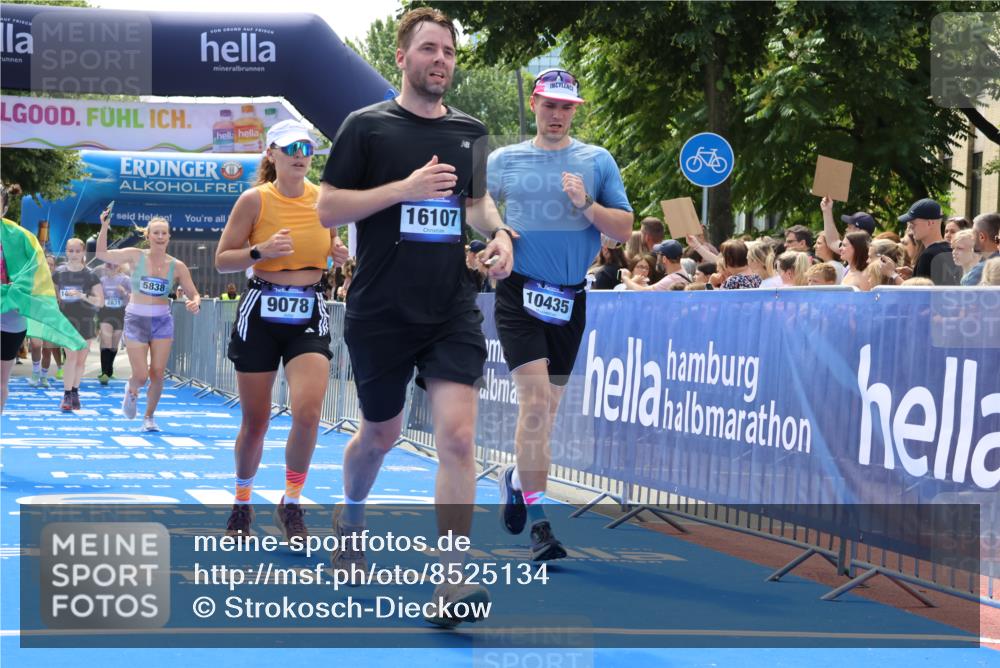 29.06.2025 - hella hamburg halbmarathon Strokosch-Dieckow http://msf.ph/oto/8525134 29.06.2025 11:28:02 Ziel 1747, 1836, 2526, 2831, 2832, 3822, 4349, 4807, 4924, 5290, 5838, 6859, 7266, 8962, 9078, 9913, 10354, 10435, 11046, 12710, 12844, 12874, 14347, 14986, 16010, 16107, 16920, 17224 meine-sportfotos.de