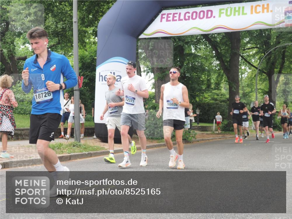 29.06.2025 - hella hamburg halbmarathon KatJ http://msf.ph/oto/8525165 29.06.2025 10:52:37 Zwischen KM18-KM19 7826 meine-sportfotos.de