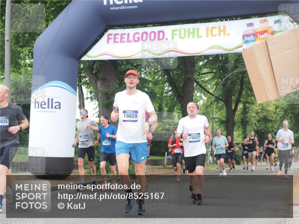 29.06.2025 - hella hamburg halbmarathon KatJ http://msf.ph/oto/8525167 29.06.2025 11:01:58 Zwischen KM18-KM19 1440, 1553, 1749, 2259, 6126, 6254, 6522 meine-sportfotos.de