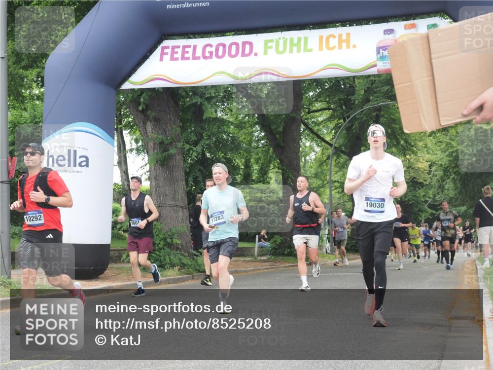 29.06.2025 - hella hamburg halbmarathon KatJ http://msf.ph/oto/8525208 29.06.2025 11:02:01 Zwischen KM18-KM19 1440, 1553, 2259, 6254, 7753 meine-sportfotos.de