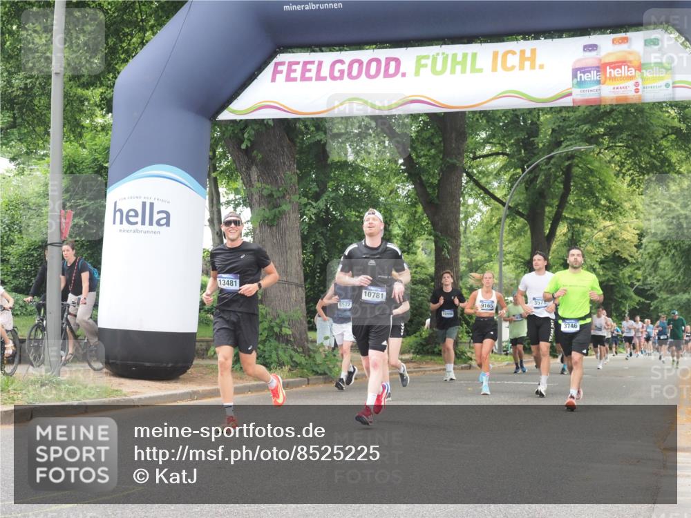 29.06.2025 - hella hamburg halbmarathon KatJ http://msf.ph/oto/8525225 29.06.2025 10:52:40 Zwischen KM18-KM19 3578, 3746, 4488 meine-sportfotos.de