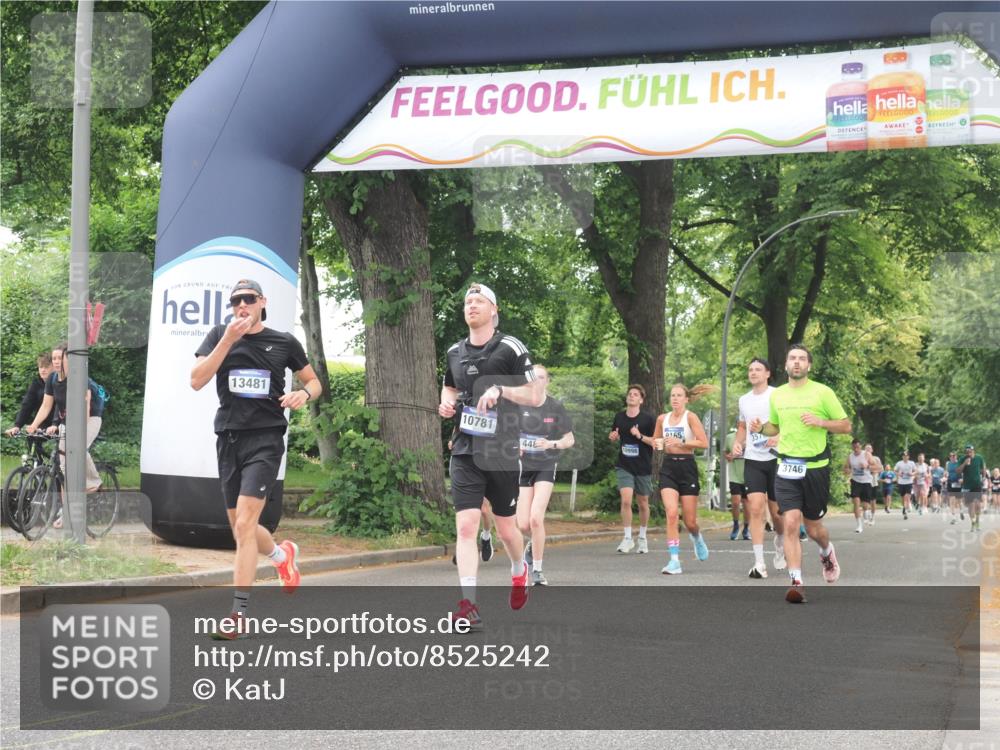 29.06.2025 - hella hamburg halbmarathon KatJ http://msf.ph/oto/8525242 29.06.2025 10:52:40 Zwischen KM18-KM19 3578, 3746, 4488 meine-sportfotos.de