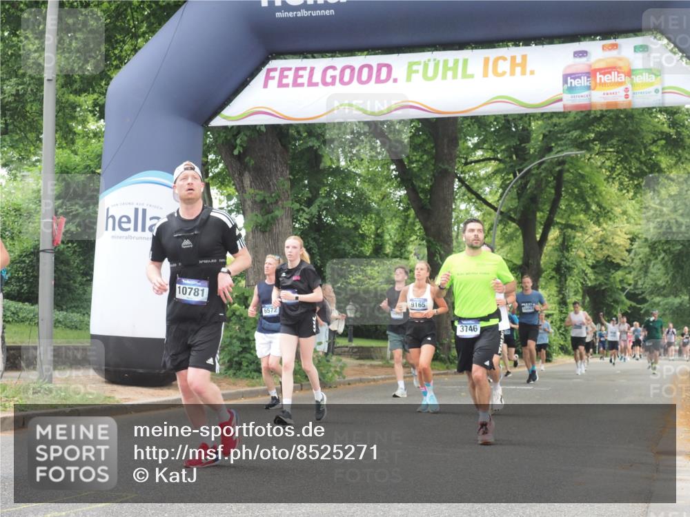29.06.2025 - hella hamburg halbmarathon KatJ http://msf.ph/oto/8525271 29.06.2025 10:52:41 Zwischen KM18-KM19 3578, 3746, 4488 meine-sportfotos.de