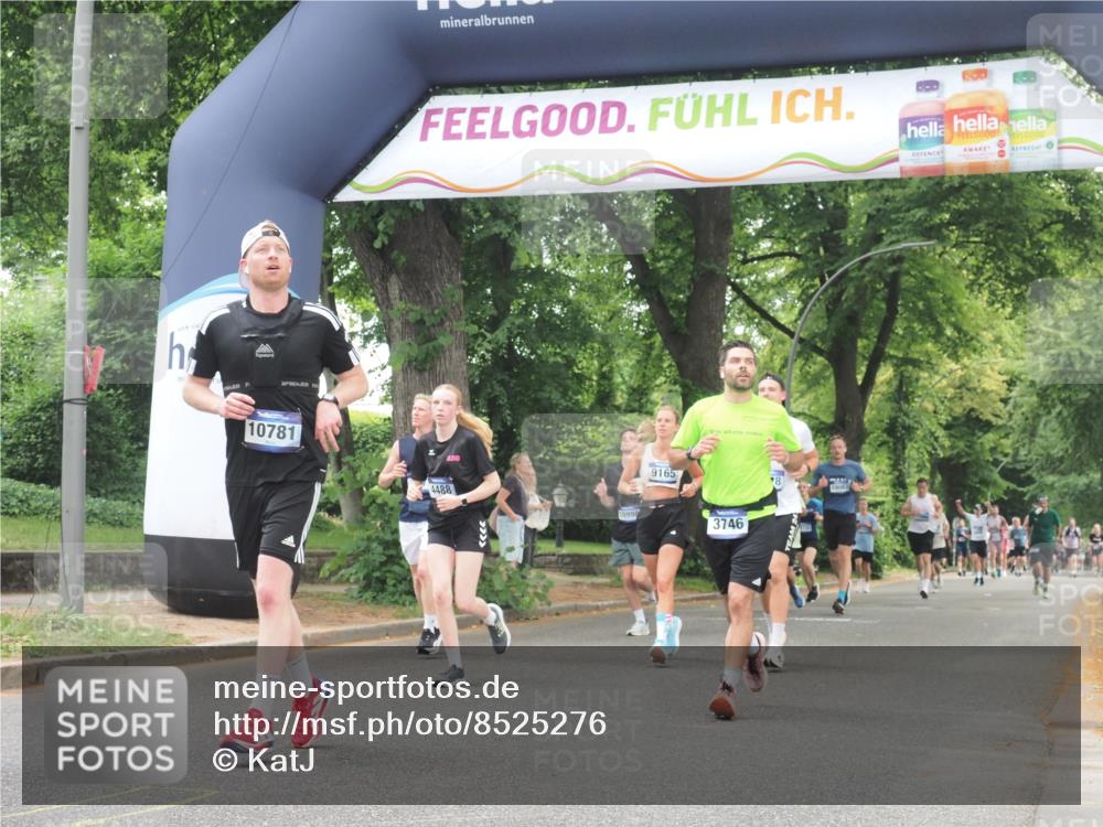 29.06.2025 - hella hamburg halbmarathon KatJ http://msf.ph/oto/8525276 29.06.2025 10:52:41 Zwischen KM18-KM19 3578, 3746, 4488 meine-sportfotos.de