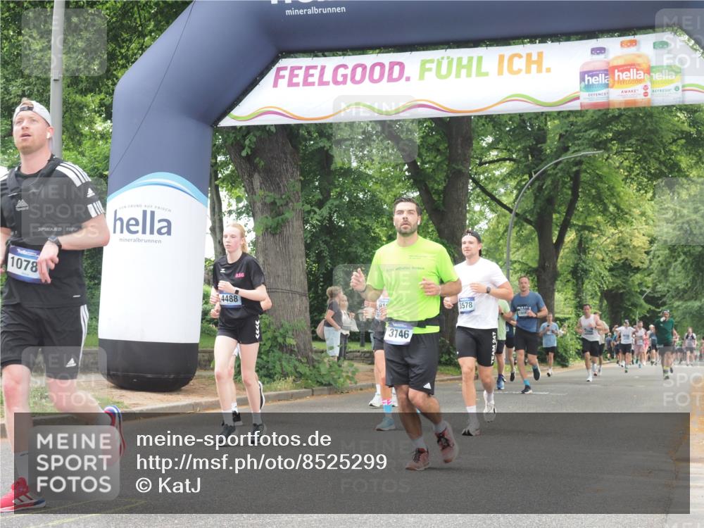 29.06.2025 - hella hamburg halbmarathon KatJ http://msf.ph/oto/8525299 29.06.2025 10:52:42 Zwischen KM18-KM19 3578, 3746, 4488 meine-sportfotos.de