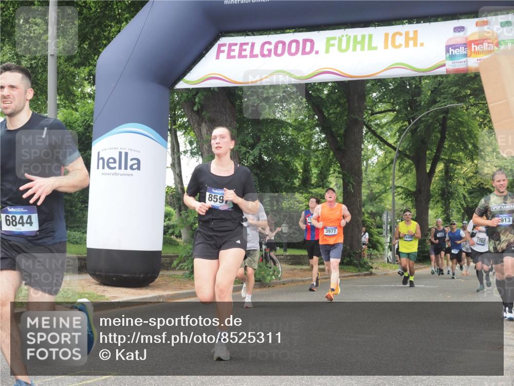 29.06.2025 - hella hamburg halbmarathon KatJ http://msf.ph/oto/8525311 29.06.2025 11:02:06 Zwischen KM18-KM19 2989, 3977, 6844, 7753, 7913, 8513, 8597 meine-sportfotos.de