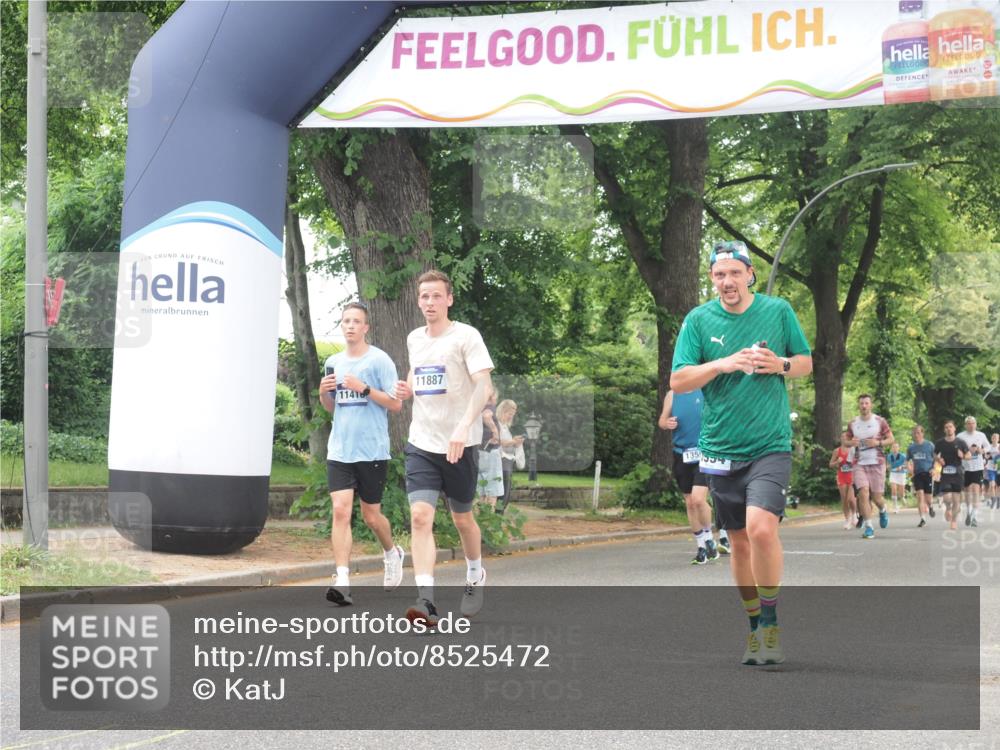29.06.2025 - hella hamburg halbmarathon KatJ http://msf.ph/oto/8525472 29.06.2025 10:52:50 Zwischen KM18-KM19 3994, 6572 meine-sportfotos.de