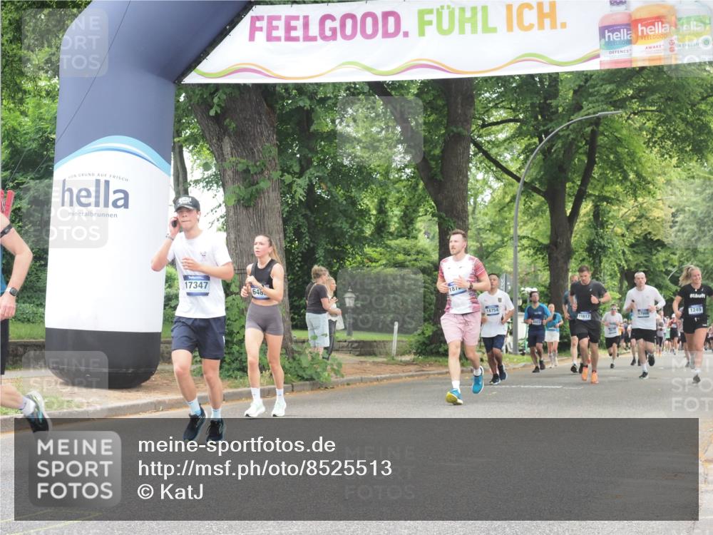 29.06.2025 - hella hamburg halbmarathon KatJ http://msf.ph/oto/8525513 29.06.2025 10:52:54 Zwischen KM18-KM19 1355, 3994 meine-sportfotos.de