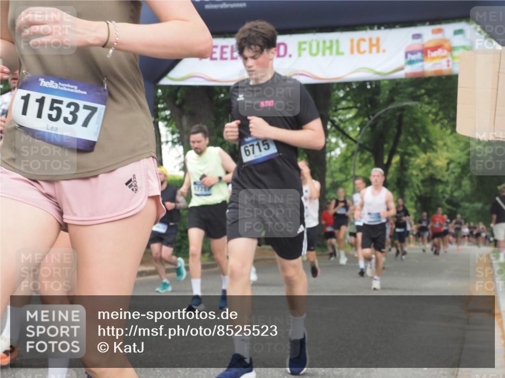 29.06.2025 - hella hamburg halbmarathon KatJ http://msf.ph/oto/8525523 29.06.2025 11:02:15 Zwischen KM18-KM19 1083, 1548, 1599, 3013, 3762, 6715, 6747, 7019, 7360, 8645 meine-sportfotos.de