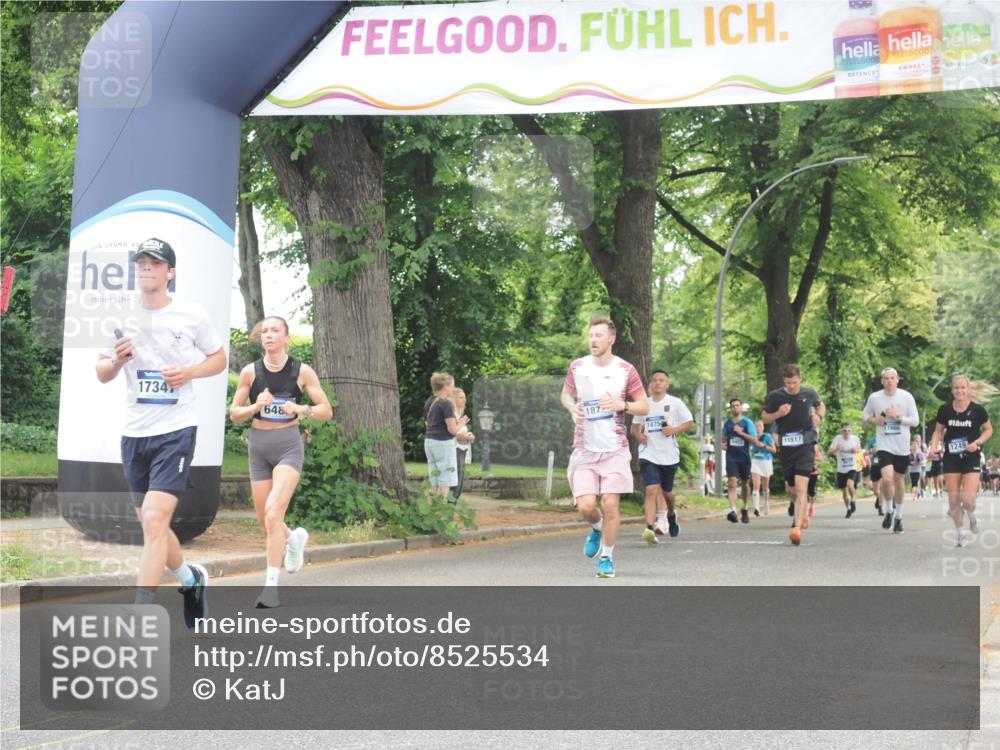 29.06.2025 - hella hamburg halbmarathon KatJ http://msf.ph/oto/8525534 29.06.2025 10:52:55 Zwischen KM18-KM19 1355, 3994, 6489 meine-sportfotos.de