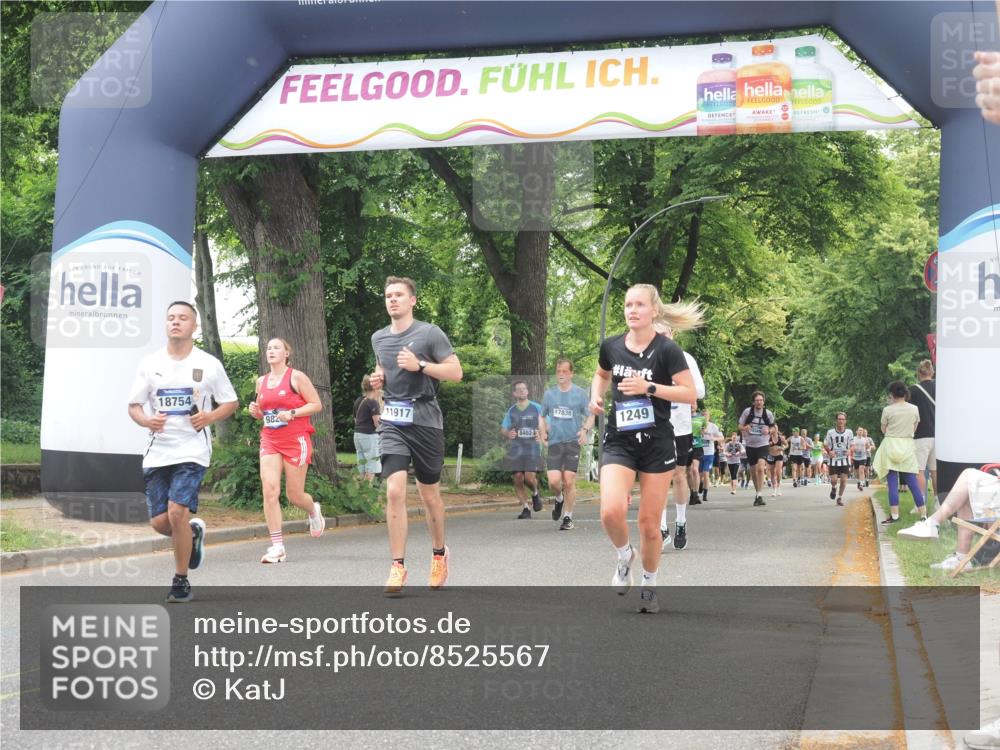 29.06.2025 - hella hamburg halbmarathon KatJ http://msf.ph/oto/8525567 29.06.2025 10:52:58 Zwischen KM18-KM19 1249, 1355, 3994, 6489 meine-sportfotos.de