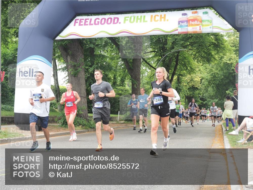 29.06.2025 - hella hamburg halbmarathon KatJ http://msf.ph/oto/8525572 29.06.2025 10:52:58 Zwischen KM18-KM19 1249, 1355, 3994, 6489 meine-sportfotos.de