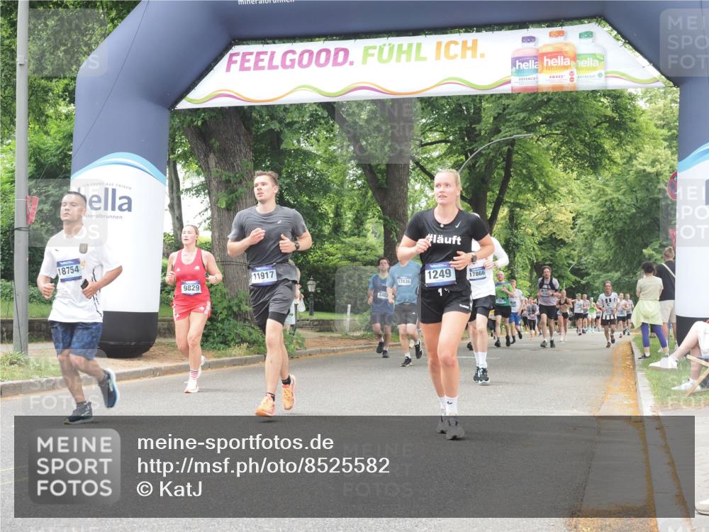 29.06.2025 - hella hamburg halbmarathon KatJ http://msf.ph/oto/8525582 29.06.2025 10:52:58 Zwischen KM18-KM19 1249, 1355, 3994, 6489 meine-sportfotos.de