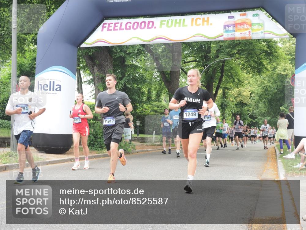 29.06.2025 - hella hamburg halbmarathon KatJ http://msf.ph/oto/8525587 29.06.2025 10:52:58 Zwischen KM18-KM19 1249, 1355, 3994, 6489 meine-sportfotos.de