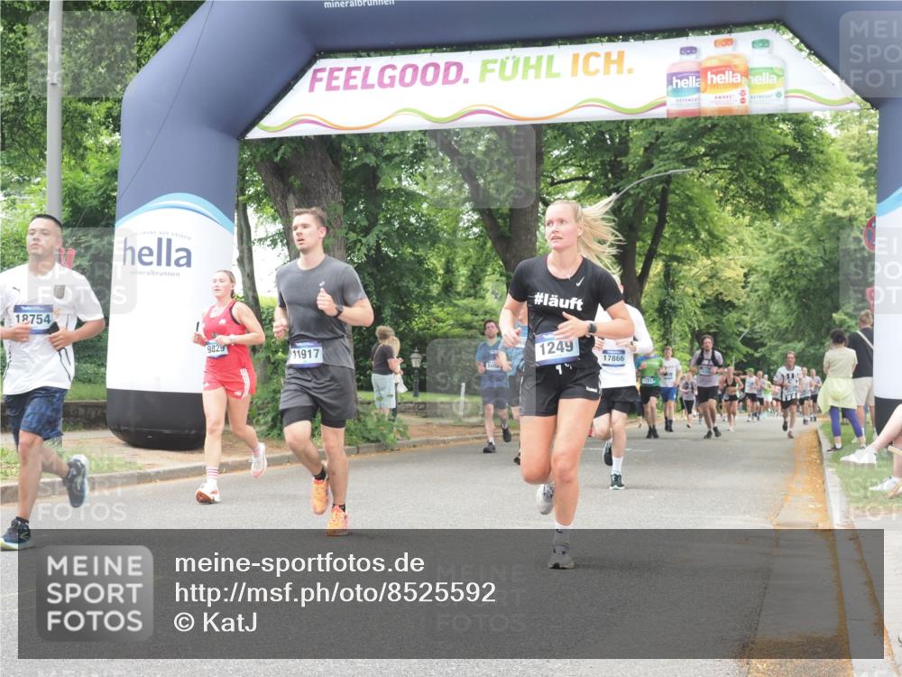 29.06.2025 - hella hamburg halbmarathon KatJ http://msf.ph/oto/8525592 29.06.2025 10:52:58 Zwischen KM18-KM19 1249, 1355, 3994, 6489 meine-sportfotos.de