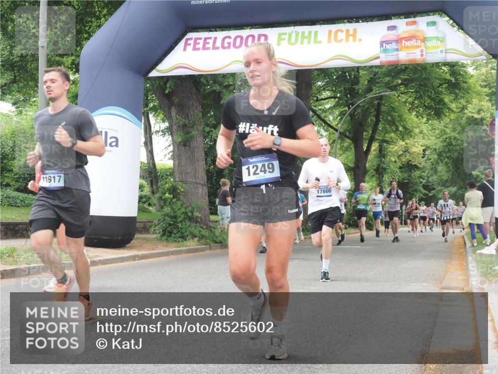 29.06.2025 - hella hamburg halbmarathon KatJ http://msf.ph/oto/8525602 29.06.2025 10:52:59 Zwischen KM18-KM19 1249, 1355, 6489 meine-sportfotos.de