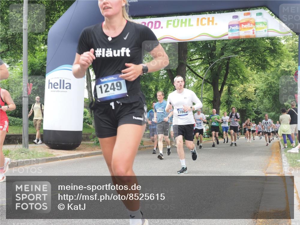 29.06.2025 - hella hamburg halbmarathon KatJ http://msf.ph/oto/8525615 29.06.2025 10:52:59 Zwischen KM18-KM19 1249, 1355, 6489 meine-sportfotos.de