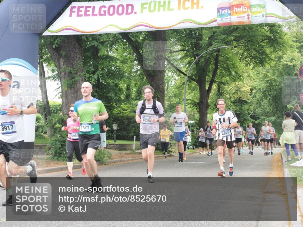 29.06.2025 - hella hamburg halbmarathon KatJ http://msf.ph/oto/8525670 29.06.2025 10:53:04 Zwischen KM18-KM19 1249, 1781, 5951, 8402 meine-sportfotos.de
