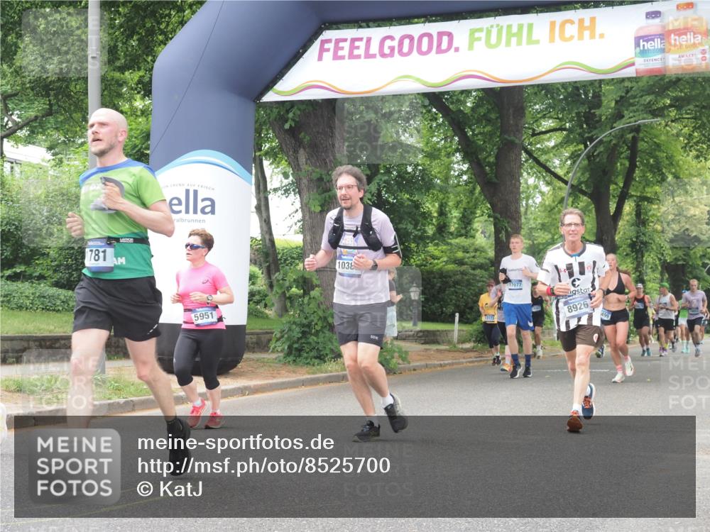 29.06.2025 - hella hamburg halbmarathon KatJ http://msf.ph/oto/8525700 29.06.2025 10:53:05 Zwischen KM18-KM19 1249, 1781, 4499, 5951, 8402 meine-sportfotos.de