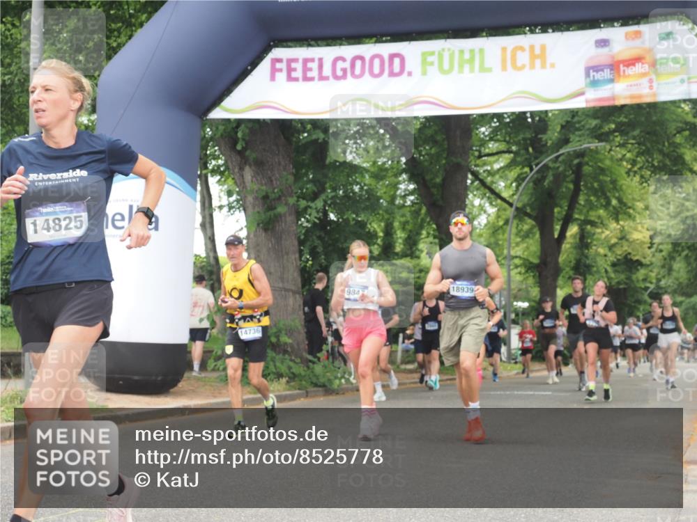 29.06.2025 - hella hamburg halbmarathon KatJ http://msf.ph/oto/8525778 29.06.2025 11:02:27 Zwischen KM18-KM19 1456, 2895, 5390, 8239, 8368 meine-sportfotos.de