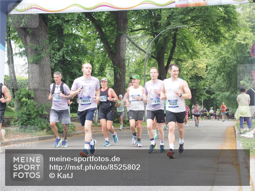 29.06.2025 - hella hamburg halbmarathon KatJ http://msf.ph/oto/8525802 29.06.2025 10:53:11 Zwischen KM18-KM19 4227, 4322, 4499 meine-sportfotos.de