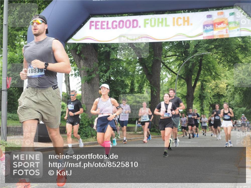 29.06.2025 - hella hamburg halbmarathon KatJ http://msf.ph/oto/8525810 29.06.2025 11:02:29 Zwischen KM18-KM19 2895, 5390, 7258, 8239, 8368 meine-sportfotos.de