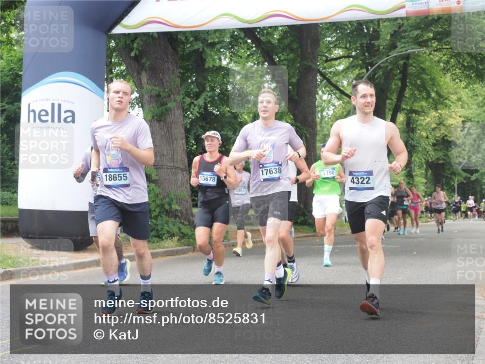 29.06.2025 - hella hamburg halbmarathon KatJ http://msf.ph/oto/8525831 29.06.2025 10:53:12 Zwischen KM18-KM19 1790, 3461, 4227, 4322, 4499 meine-sportfotos.de