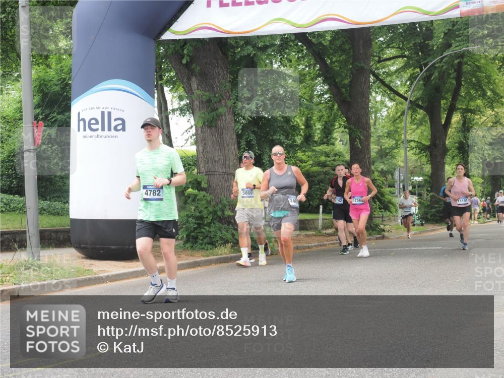 29.06.2025 - hella hamburg halbmarathon KatJ http://msf.ph/oto/8525913 29.06.2025 10:53:18 Zwischen KM18-KM19 1790, 3461, 4286, 4782, 7485 meine-sportfotos.de