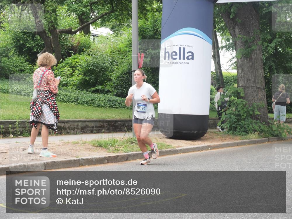 29.06.2025 - hella hamburg halbmarathon KatJ http://msf.ph/oto/8526090 29.06.2025 10:53:27 Zwischen KM18-KM19 2142, 3071, 5869, 7323 meine-sportfotos.de
