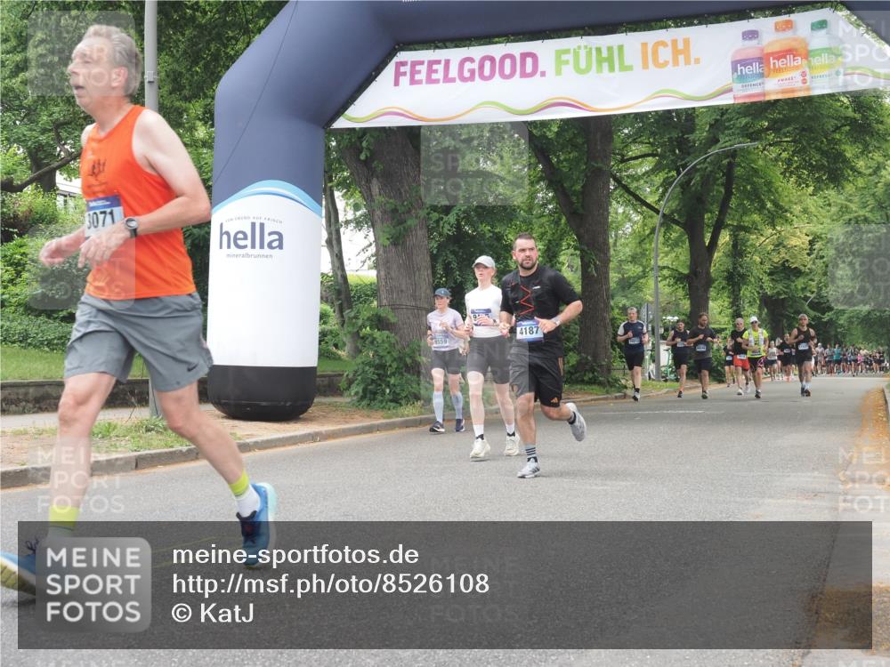 29.06.2025 - hella hamburg halbmarathon KatJ http://msf.ph/oto/8526108 29.06.2025 10:53:30 Zwischen KM18-KM19 2142, 3071, 4187 meine-sportfotos.de