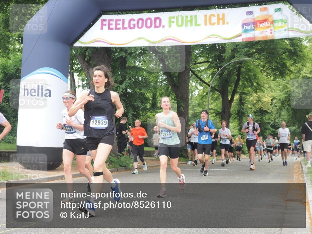 29.06.2025 - hella hamburg halbmarathon KatJ http://msf.ph/oto/8526110 29.06.2025 11:02:38 Zwischen KM18-KM19 2165, 2860, 3648, 6833, 7021, 7358, 8575, 8685 meine-sportfotos.de