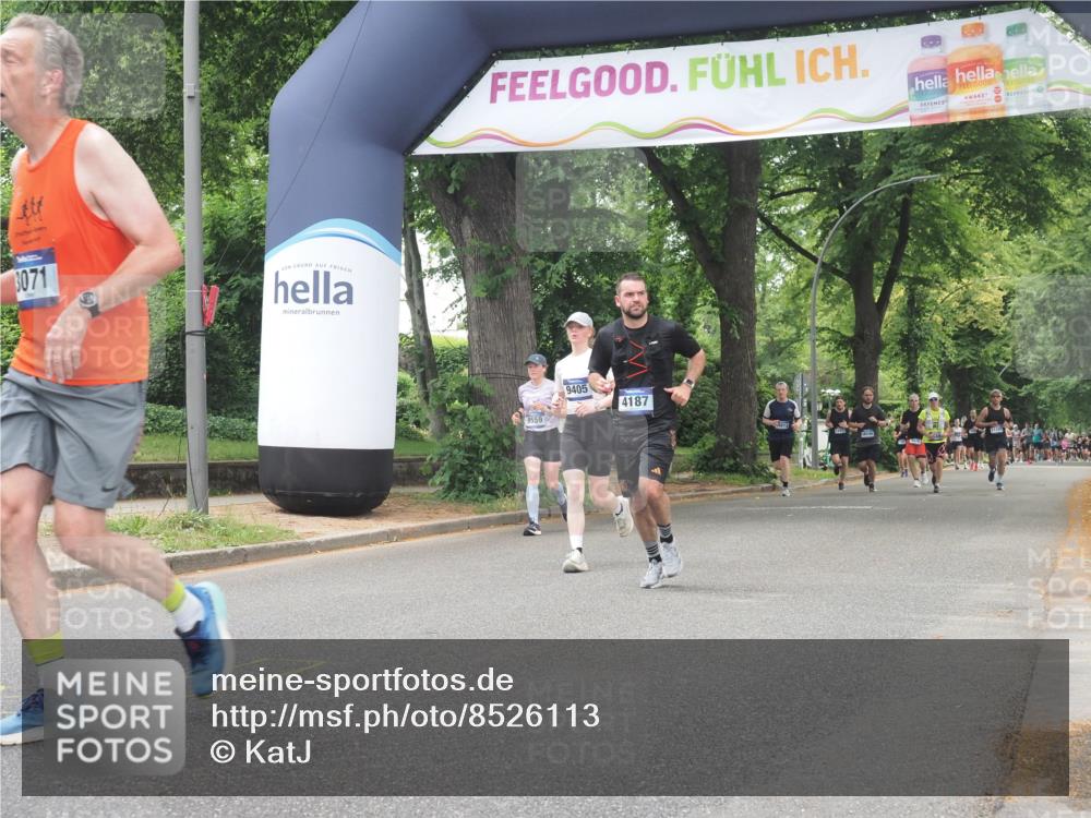 29.06.2025 - hella hamburg halbmarathon KatJ http://msf.ph/oto/8526113 29.06.2025 10:53:30 Zwischen KM18-KM19 2142, 3071, 4187 meine-sportfotos.de