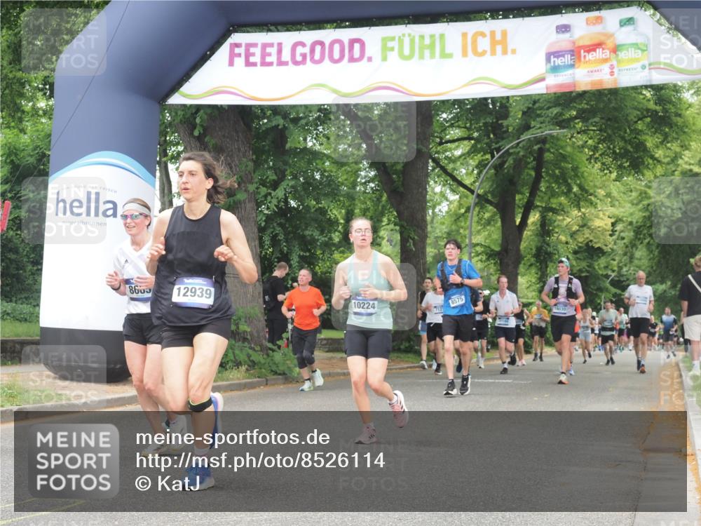 29.06.2025 - hella hamburg halbmarathon KatJ http://msf.ph/oto/8526114 29.06.2025 11:02:39 Zwischen KM18-KM19 2165, 2860, 3648, 7358, 8575, 8685 meine-sportfotos.de