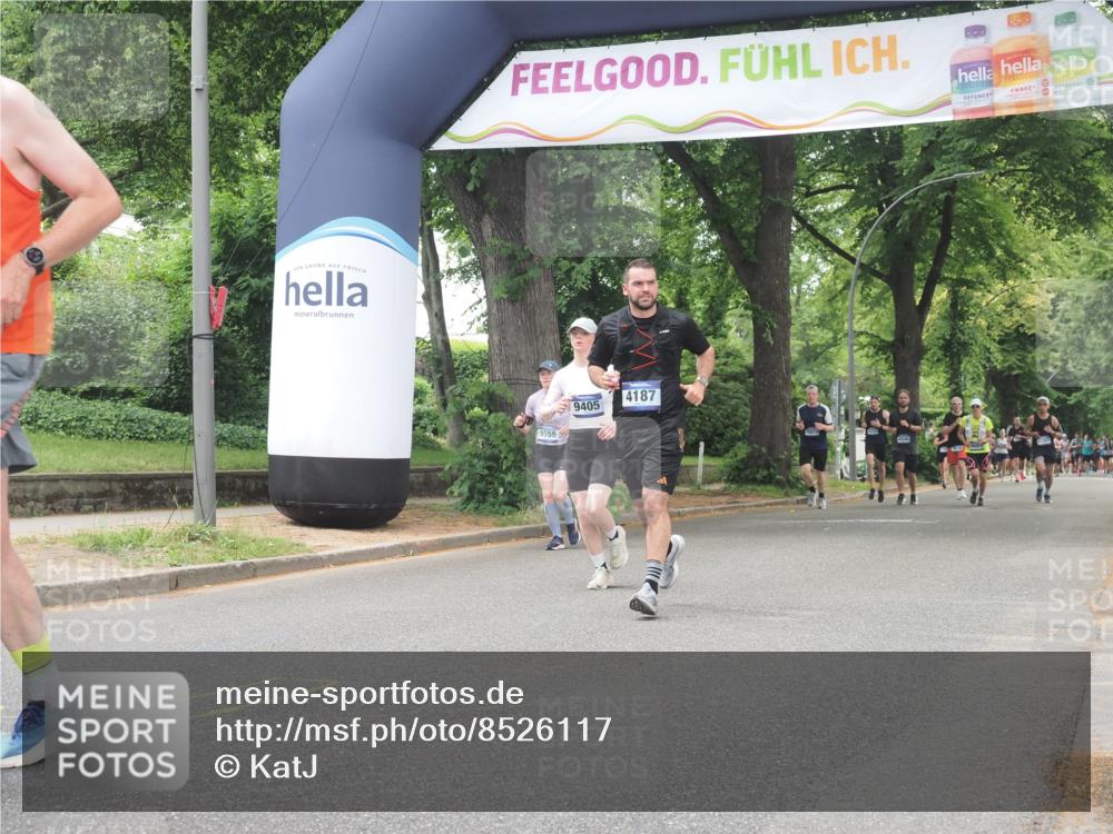 29.06.2025 - hella hamburg halbmarathon KatJ http://msf.ph/oto/8526117 29.06.2025 10:53:30 Zwischen KM18-KM19 2142, 3071, 4187 meine-sportfotos.de