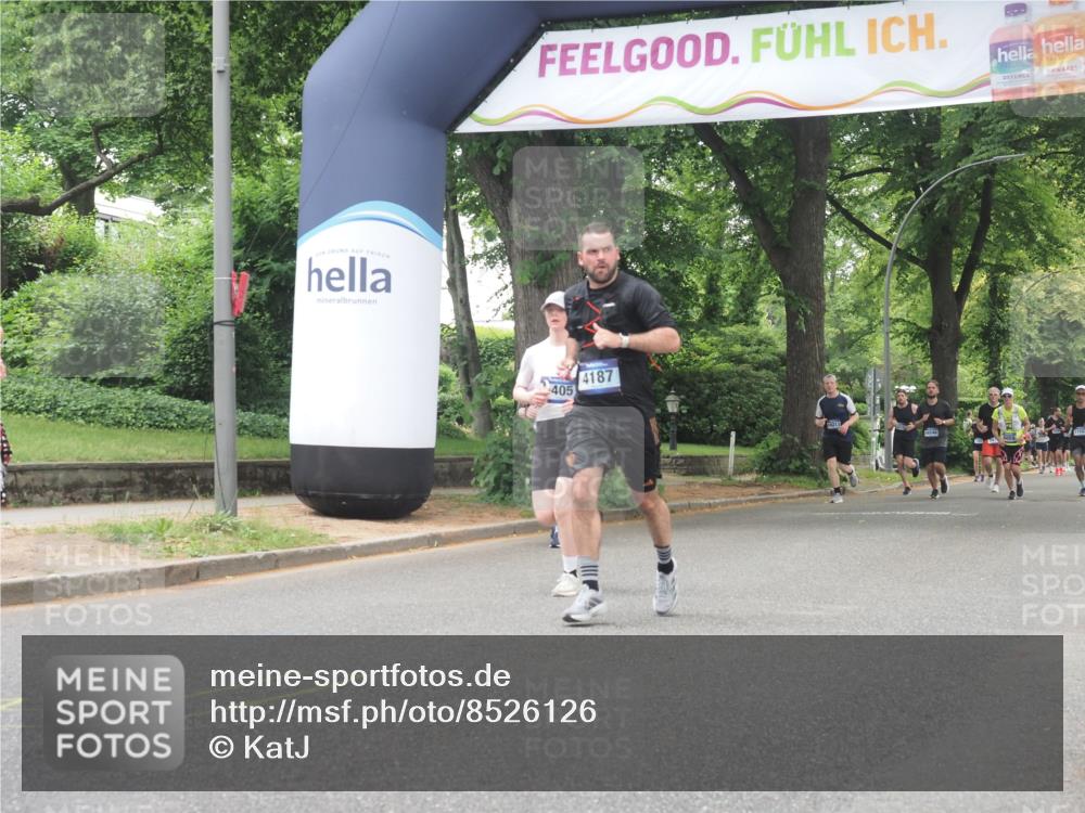 29.06.2025 - hella hamburg halbmarathon KatJ http://msf.ph/oto/8526126 29.06.2025 10:53:30 Zwischen KM18-KM19 2142, 3071, 4187 meine-sportfotos.de
