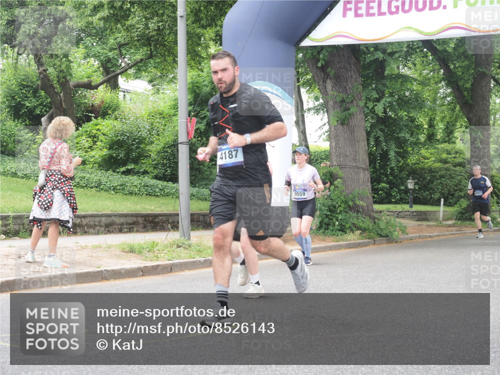 29.06.2025 - hella hamburg halbmarathon KatJ http://msf.ph/oto/8526143 29.06.2025 10:53:31 Zwischen KM18-KM19 3071, 4187 meine-sportfotos.de