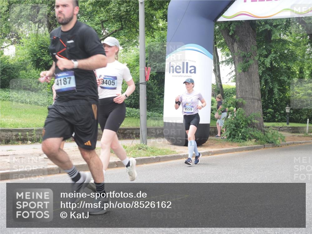 29.06.2025 - hella hamburg halbmarathon KatJ http://msf.ph/oto/8526162 29.06.2025 10:53:31 Zwischen KM18-KM19 3071, 4187 meine-sportfotos.de